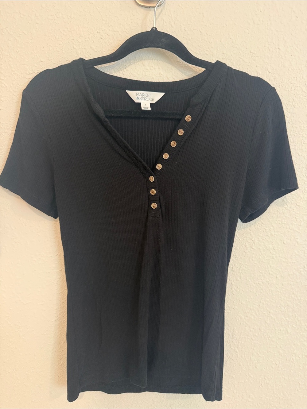 Market & Spruce Black Ribbed V-Neck Short Sleeve Top with Button Trim